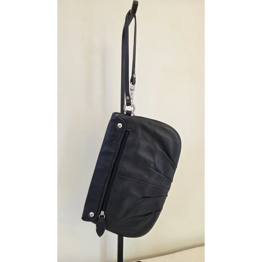 Coach Black Bleecker Leather Gathered Bottom Clutch Wristlet Minimalist